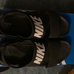 Nike tanjun sandals
